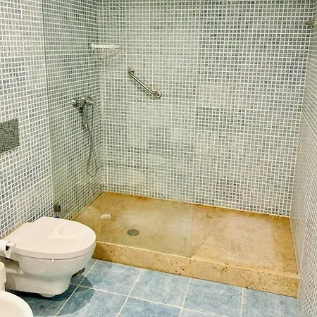 Renovated With Small Garden In Ajuda Lisboa