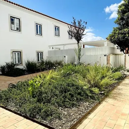 Renovated With Small Garden In Ajuda * Lisboa