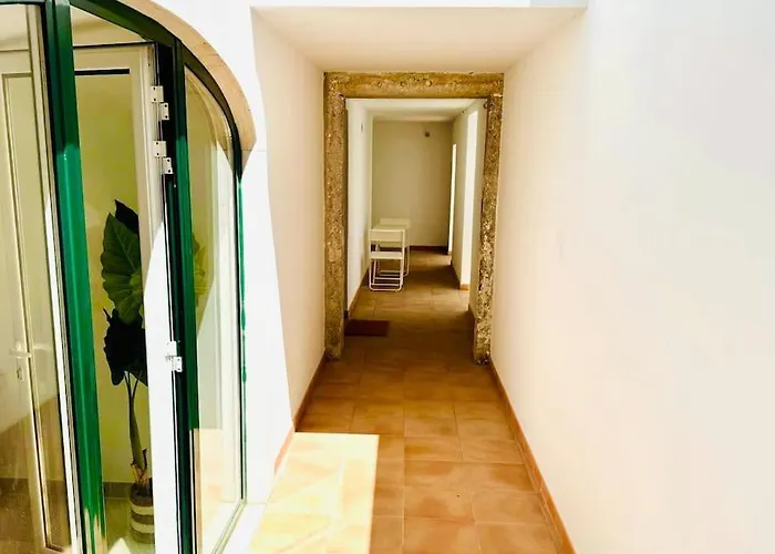 아파트 Renovated With Small Garden In Ajuda