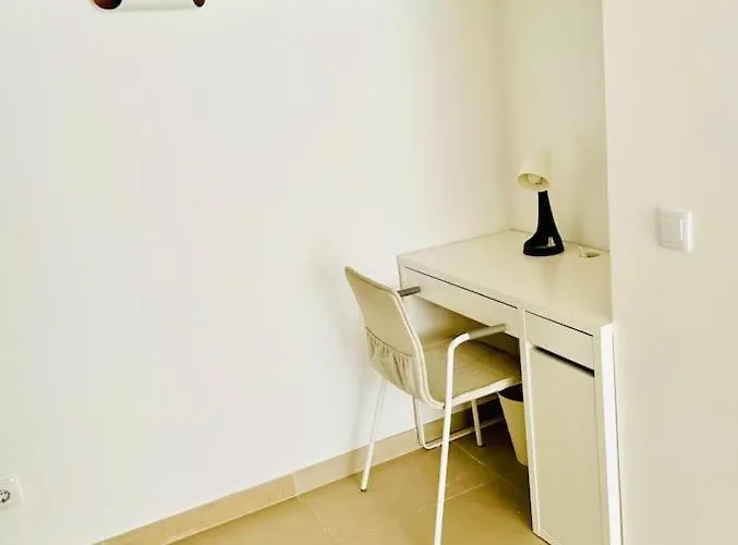 Renovated With Small Garden In Ajuda * 리스본
