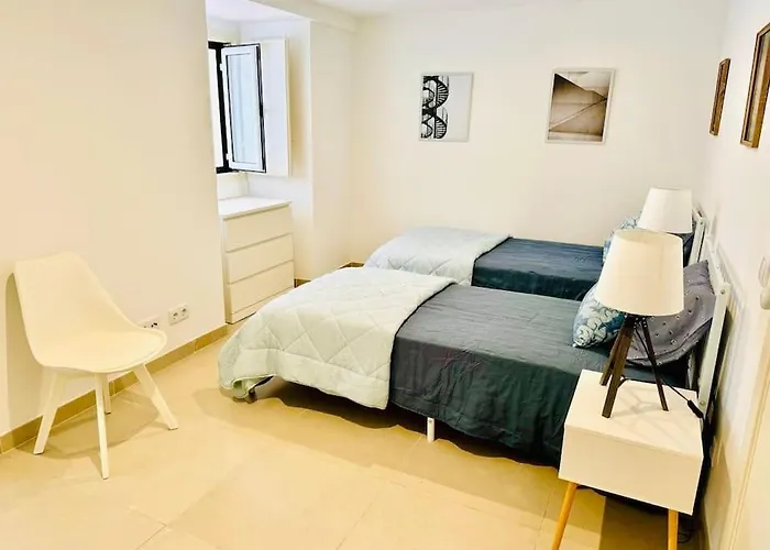 Renovated With Small Garden In Ajuda