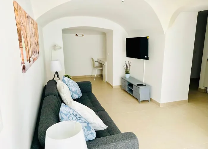 Apartament Renovated With Small Garden In Ajuda *