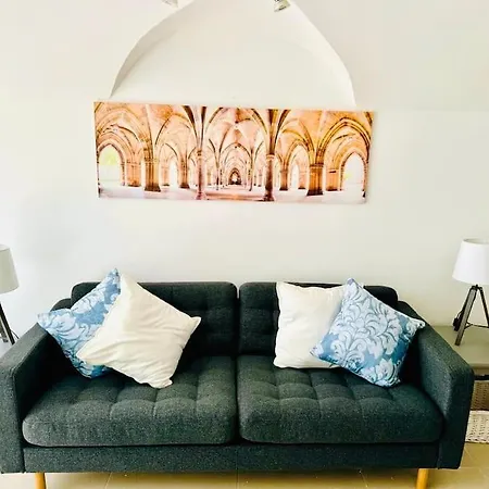 Renovated With Small Garden In Ajuda アパート *