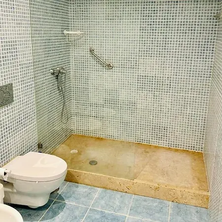 Renovated With Small Garden In Ajuda Lisbon