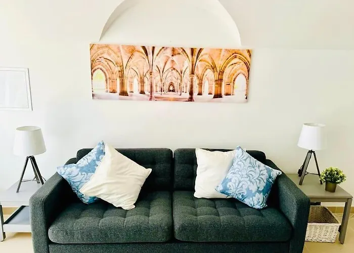 Renovated With Small Garden In Ajuda Apartment *