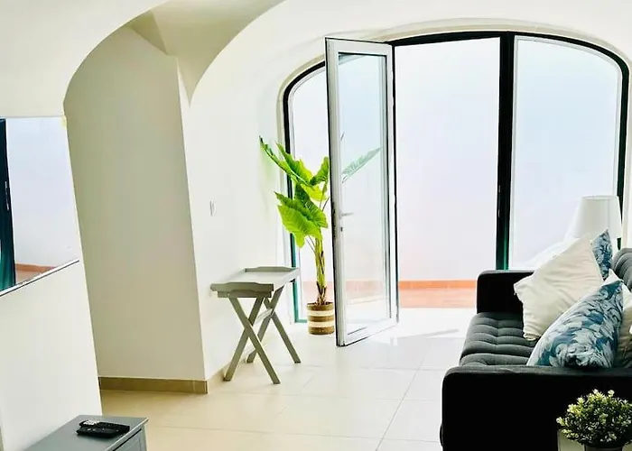 Renovated With Small Garden In Ajuda *